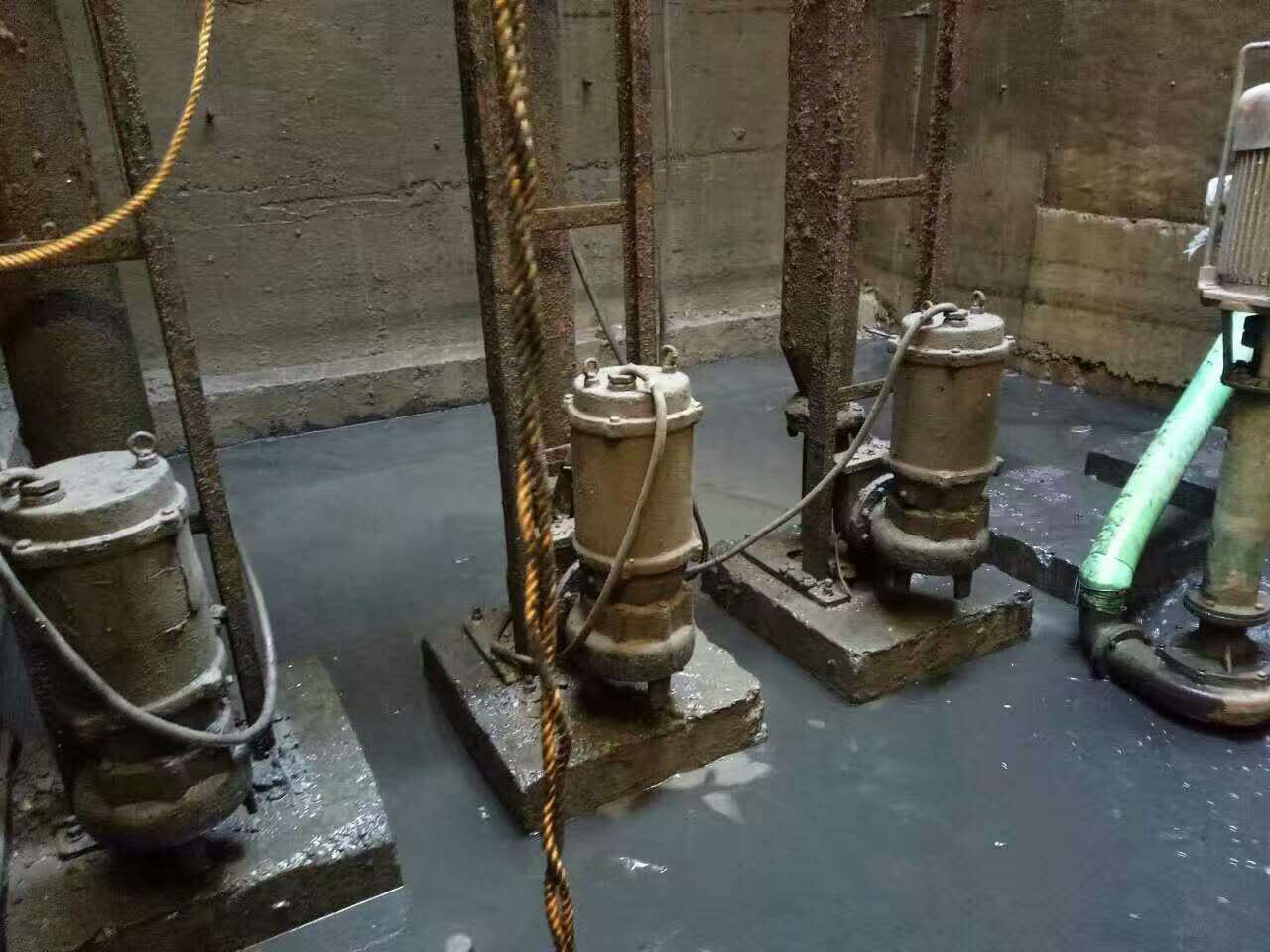 错那污水池清理